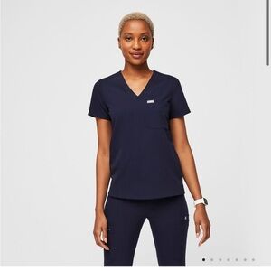 FIGS Catarina One-Pocket Scrub Top Medium